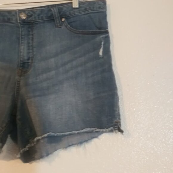 Seven7 women's size 16 denim frayed hem weekend shorts - Picture 3 of 12